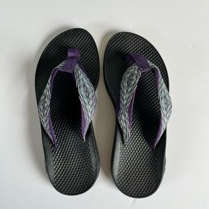 Chaco womens fabric band flip flops